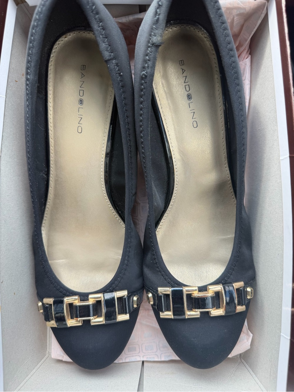 Bandolino Black Wedge Shoes with Gold Chain Detail, sz 9